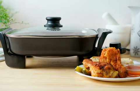 The Essential Electric Skillet with Lid: Your Kitchen’s Versatile Powerhouse